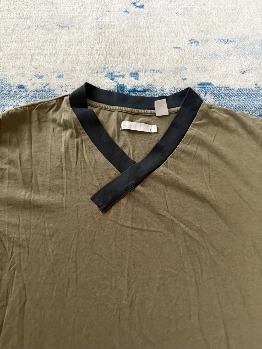 Adidas Slvr Men’s Vneck Tshirt Medium
